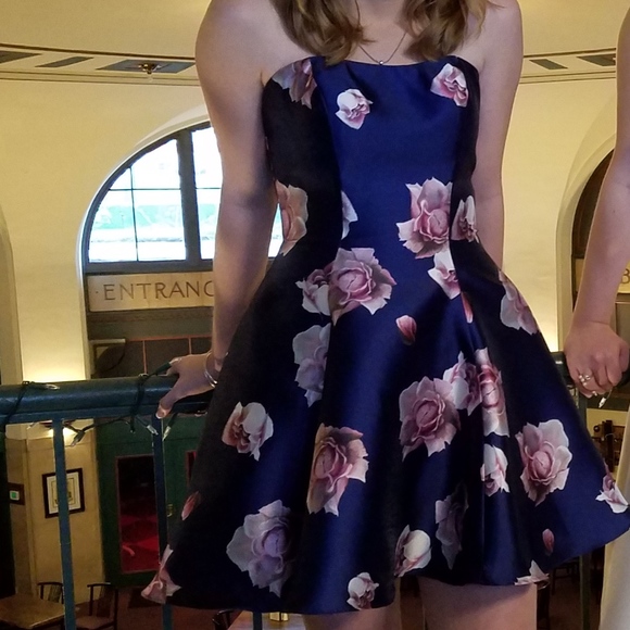 Strapless floral homecoming dress - Picture 1 of 7